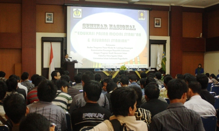 Dekan FIAI UII Saat Menyampaikan Sambutan Pembukaan Seminar Nasional